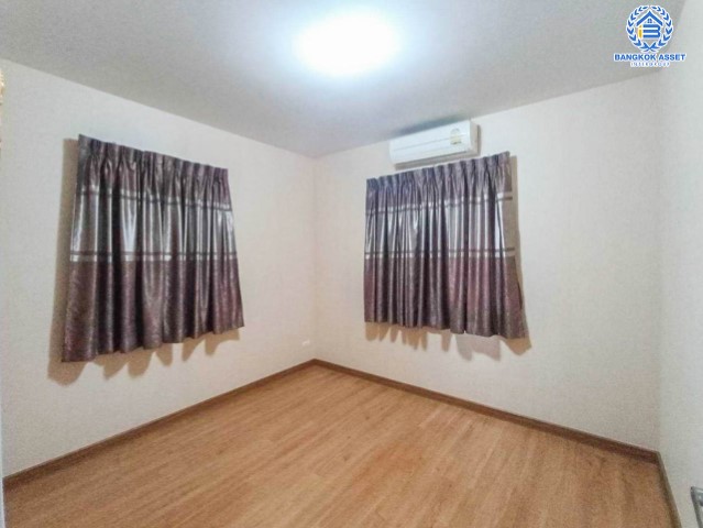 *****บ้านเดี่ยวมือสองย่านนนทบุรี ม.เดอะแพลนท์ แจ้งวัฒนะ เนื้อที่กว้างขวางถึง 51 ตร.ว. ฟังก์ชัน 3 ห้องนอน 2 ห้องน้ำ 2 ที่จอดรถ แถมฟรี! 4 เครื่องปรับอากาศ, 1 เครื่องทำน้ำอุ่น บนทำเลแห่งการเดินทาง ใกล้รถไฟฟ้าสายสีแดง "สถานีหลักสี่" และทางด่วน "บางปะอิน-ปากเกร็ด"